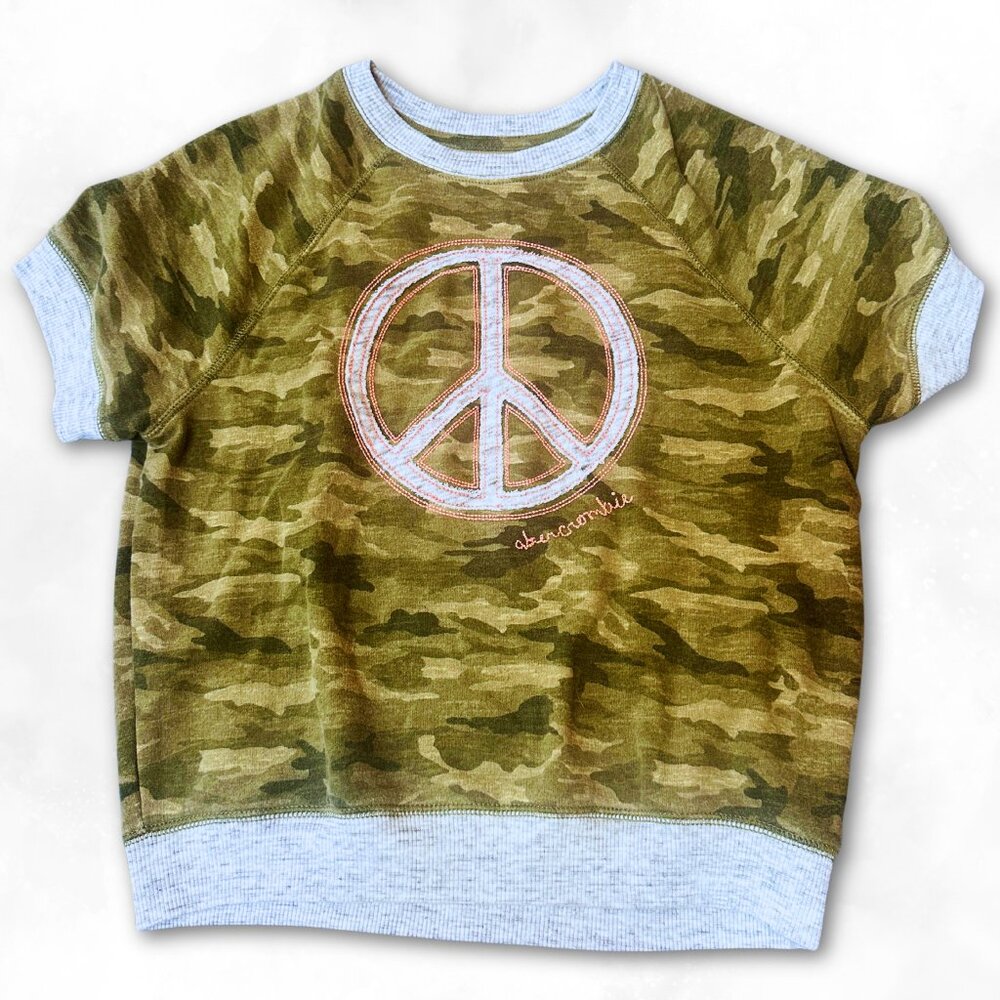 ✌️ Abercrombie Kids Camo Peace Sign Short Sleeve Sweatshirt Tee - Kids 15/16